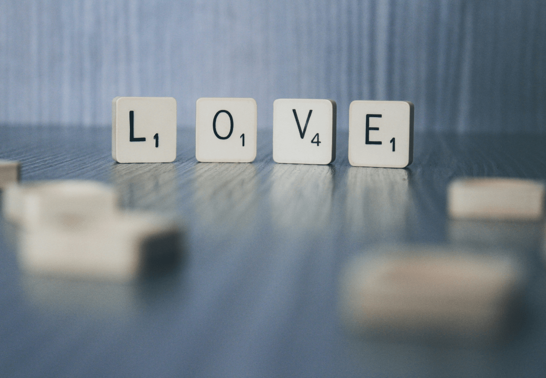 lettre love en scrabble